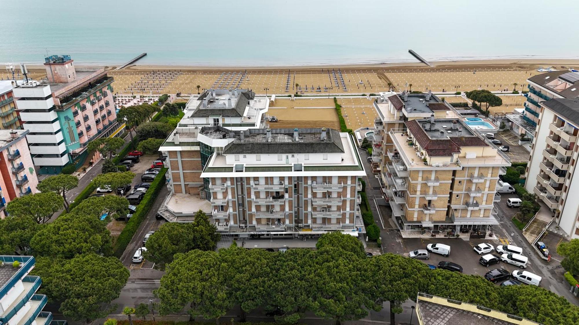 Jesolo Beach! Fronte Mare - Piscina Park E Posto Spiaggia Inclusi Exterior foto